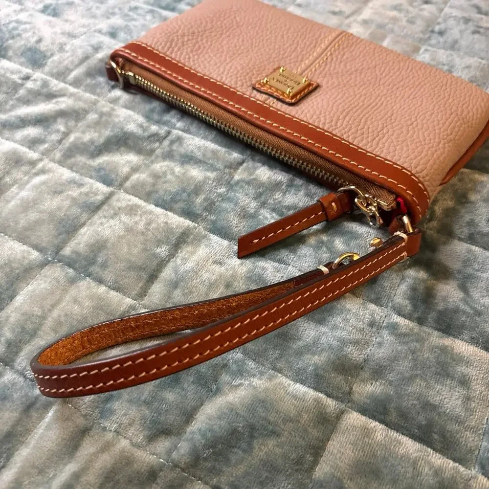 Dooney & Bourke classic versatile